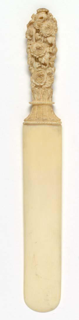 Artwork Paper knife this artwork made of Ivory, carved, created in 1800-01-01