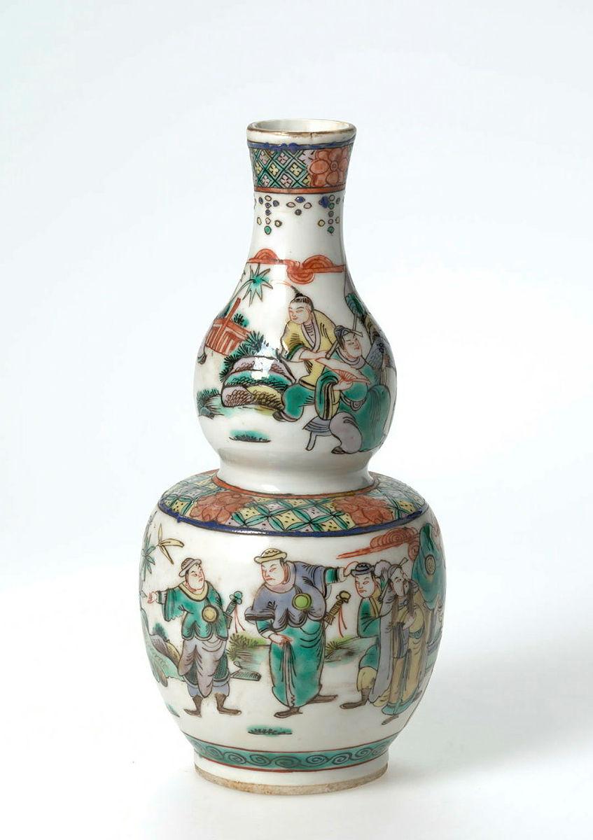 Artwork Double gourd vase this artwork made of Thrown, white clay body with polychrome overglaze colours, created in 1800-01-01