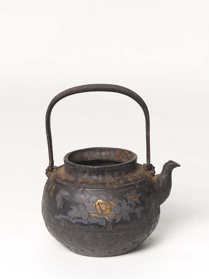 Artwork Wine pot this artwork made of Cast iron with gold and silver foliate inlay, created in 1780-01-01