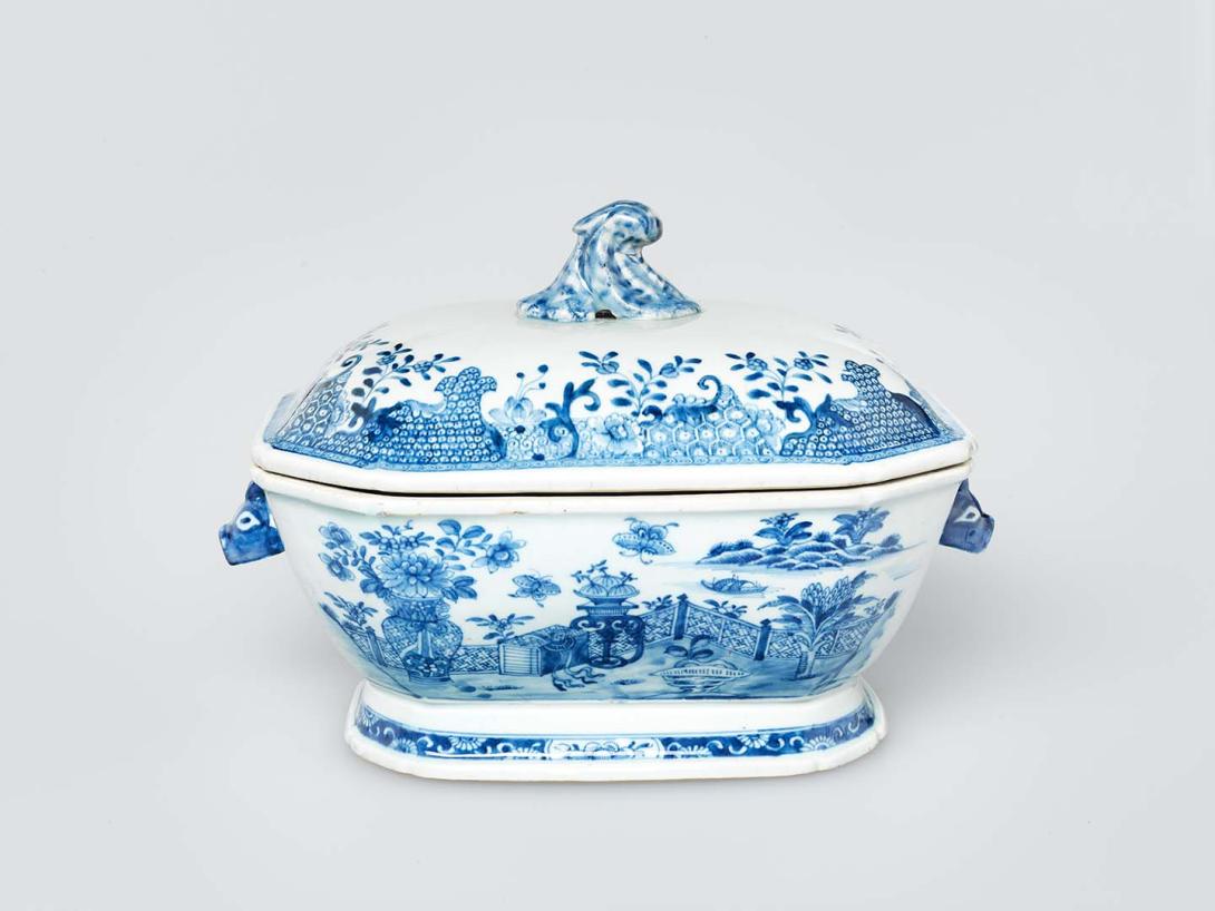 Artwork Tureen, Chinese export porcelain decorated with blue and white vase of flowers and balustrade design. Scroll knop and animal head handles this artwork made of Hard paste porcelain with cobalt underglaze, created in 1750-01-01